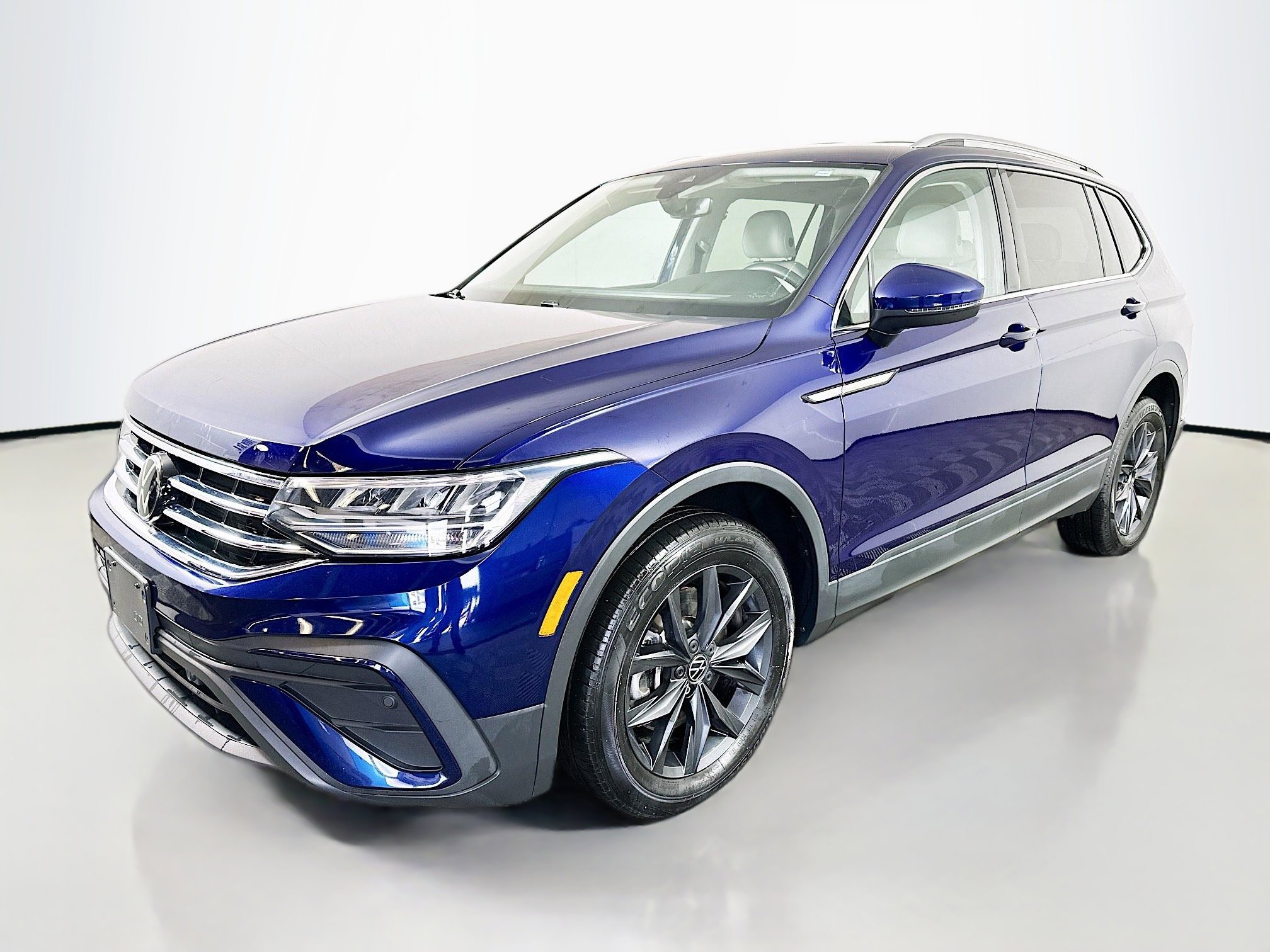 2023 Volkswagen Tiguan SE Sport photo 3