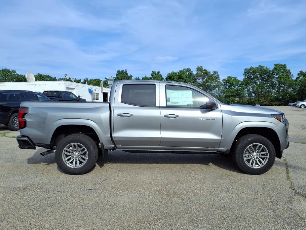 2025 Chevrolet Colorado Work Truck LT photo 2