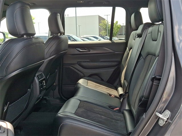 2023 Jeep Grand Cherokee Altitude photo 7