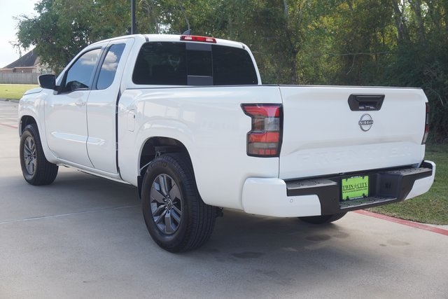 2025 Nissan Frontier SV photo 4