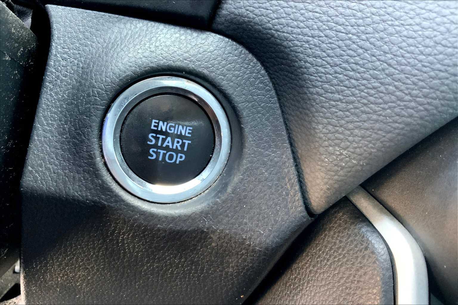 2019 Toyota RAV4 XLE photo 30