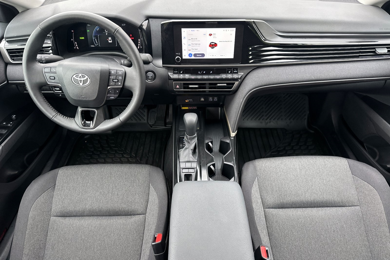 2025 Toyota Camry LE photo 11