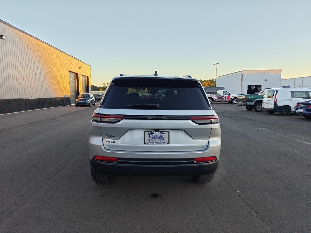 2025 Jeep Grand Cherokee Altitude X photo 4