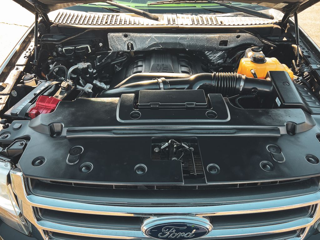 2015 Ford Expedition XLT photo 29