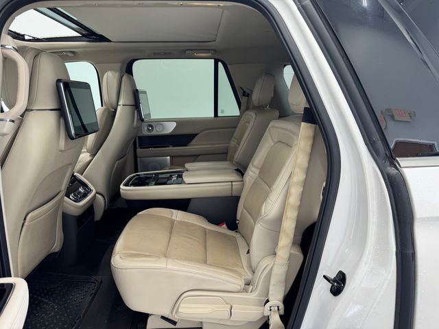 2019 Lincoln Navigator L Reserve photo 19