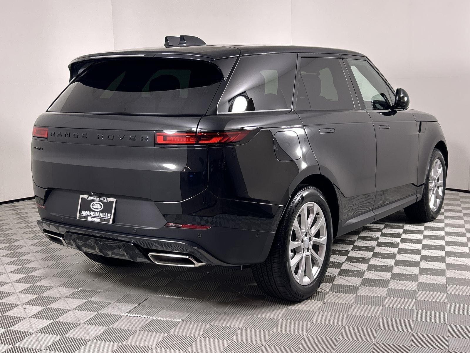 2025 Land Rover Range Rover Sport SE photo 5