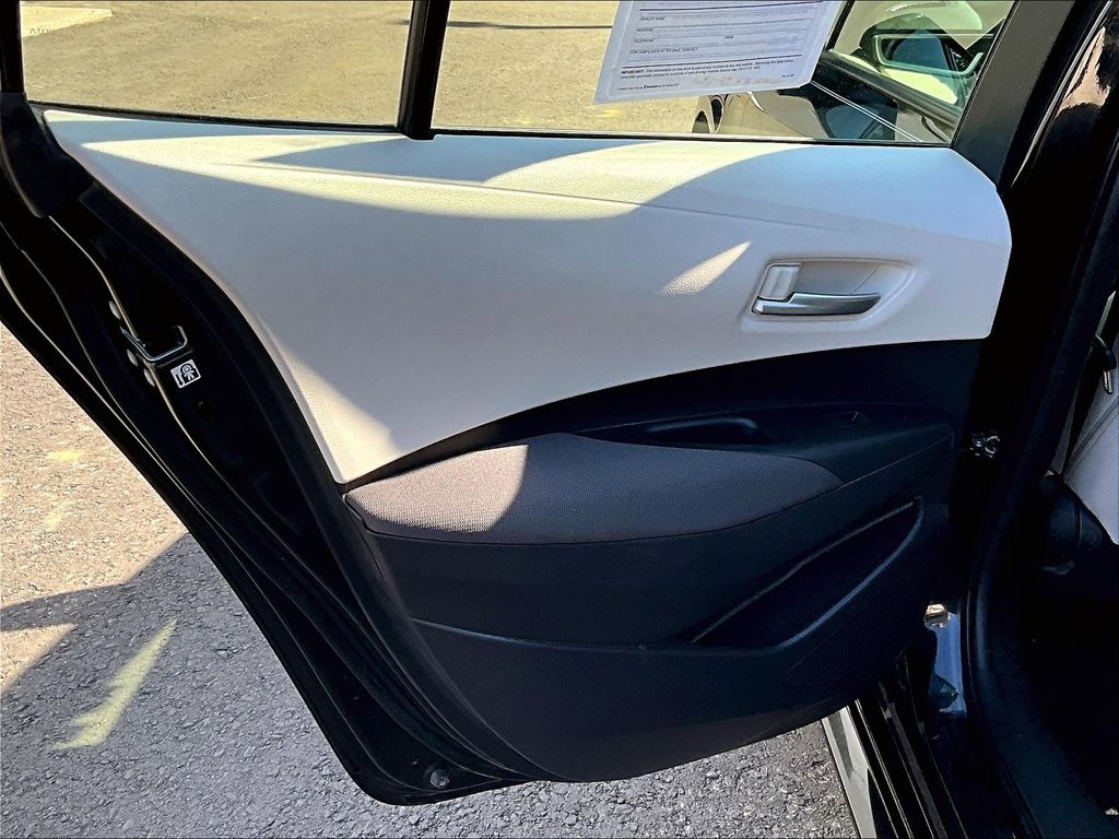 2021 Toyota Corolla LE photo 21