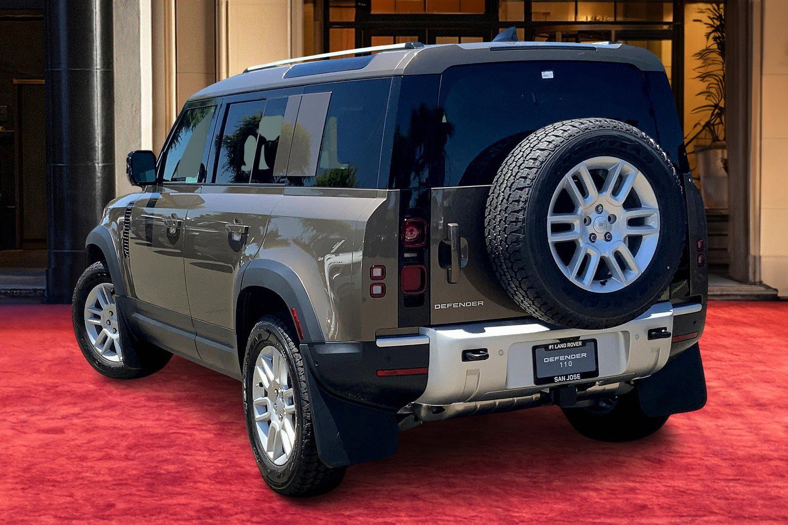 2025 Land Rover Defender 110 S photo 3