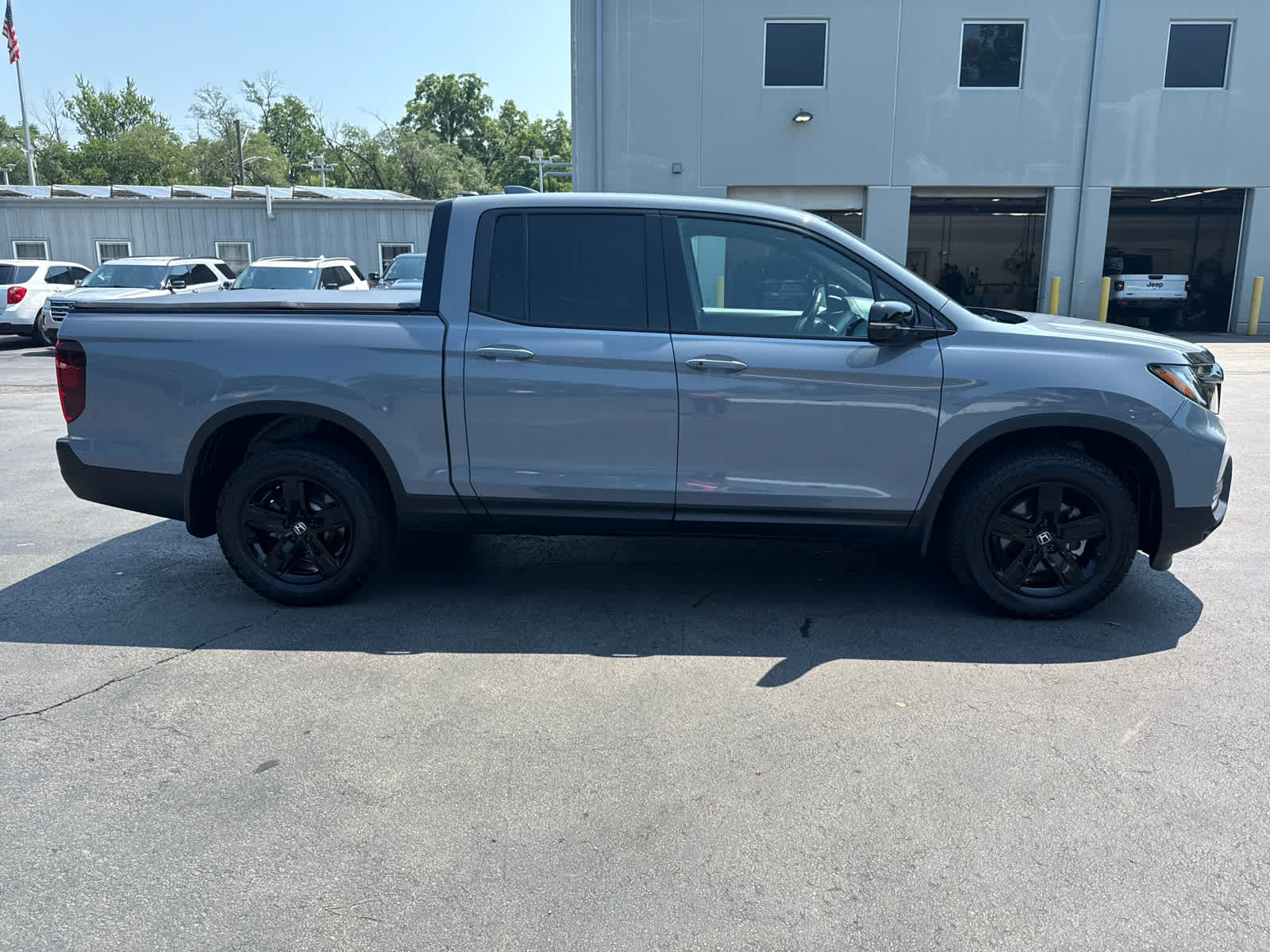 2023 Honda Ridgeline Black Edition photo 2