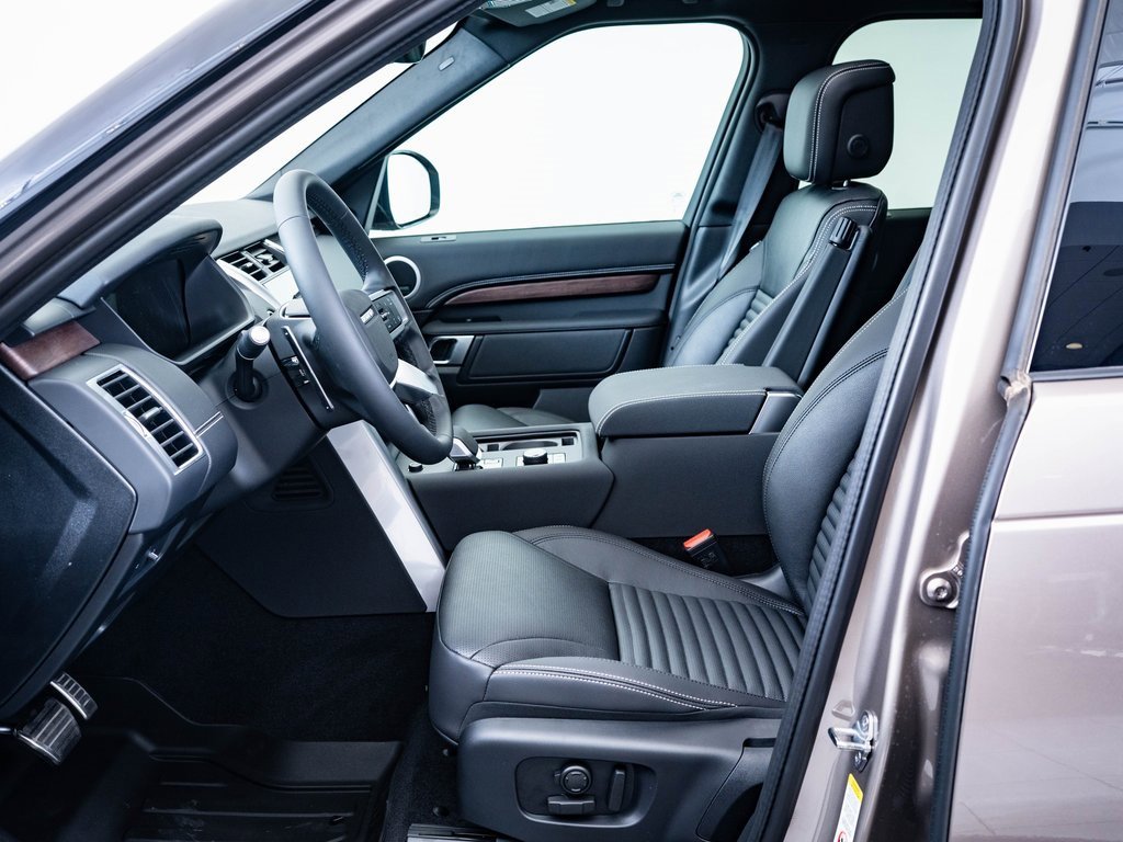 2025 Land Rover Discovery SE photo 4