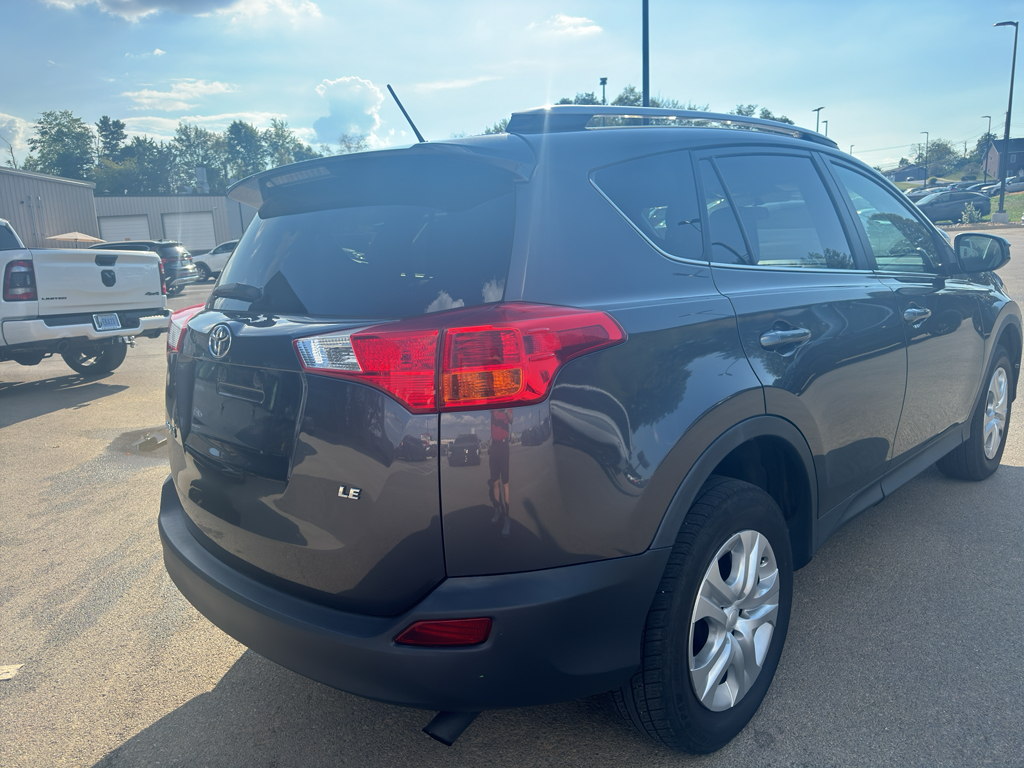 2015 Toyota RAV4 LE photo 2