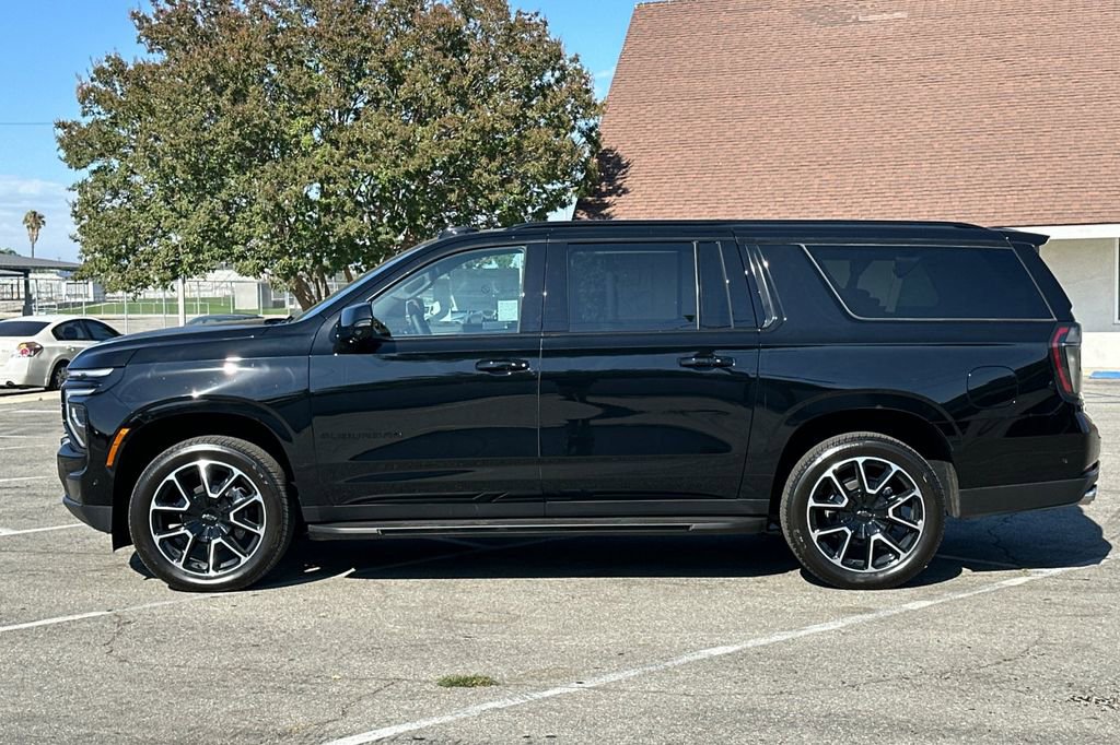 2025 Chevrolet Suburban RST photo 6