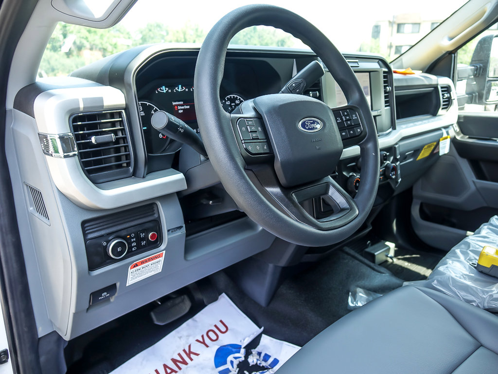 2025 FORD F-450 - Image 14