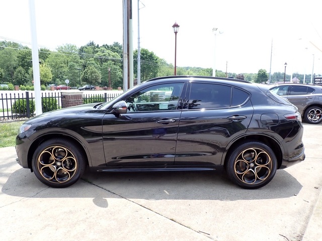 2025 Alfa Romeo Stelvio Sprint Base photo 2