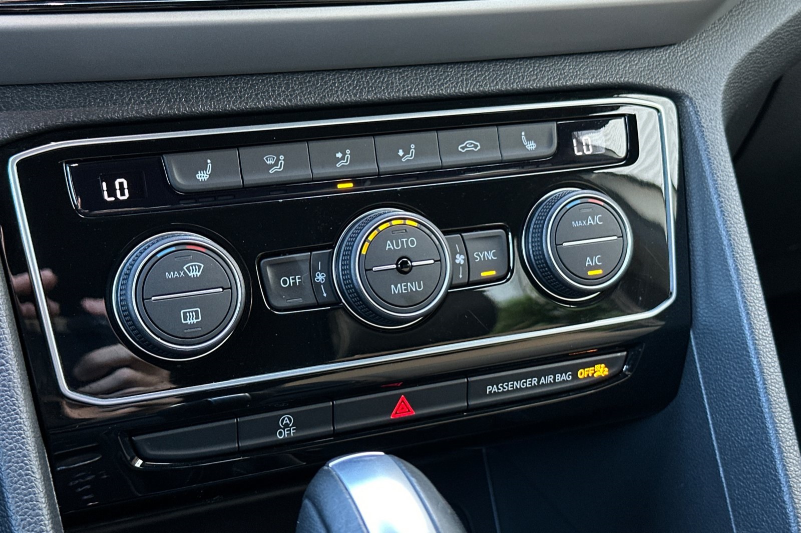 2023 Volkswagen Atlas Cross Sport SE Technology photo 18