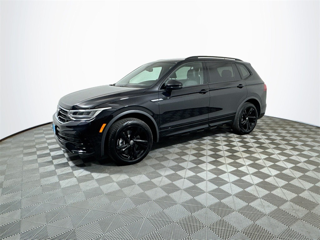 2024 Volkswagen Tiguan SE R-Line Black photo 2