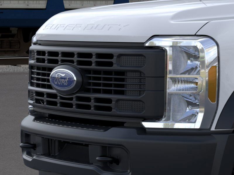 2025 Ford F-550 photo 18