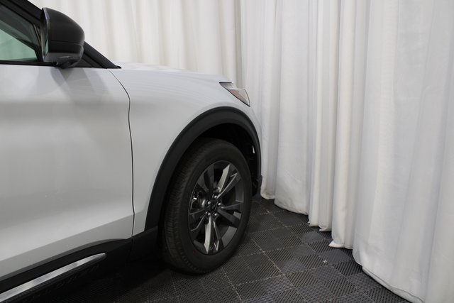2025 Ford Explorer photo 13