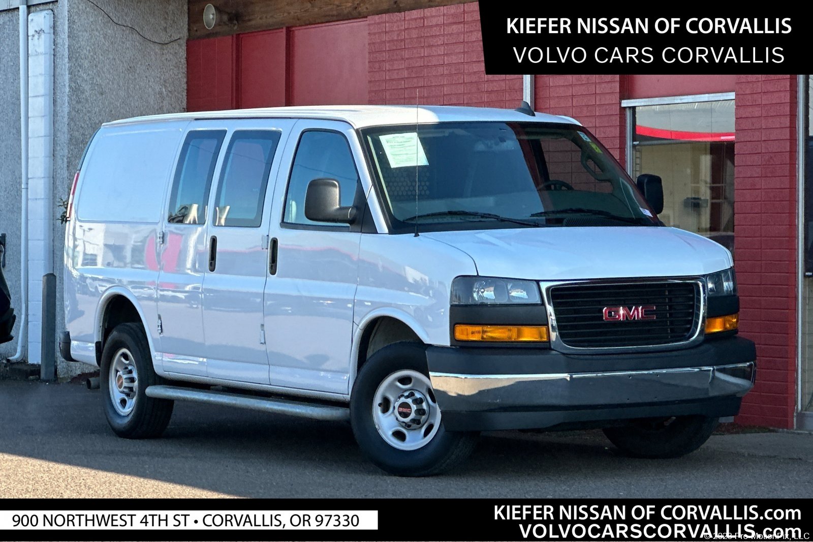 2023 GMC Savana Cargo Work Van's photo