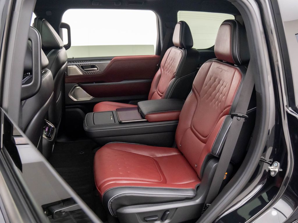 2026 Infiniti QX80 photo 16