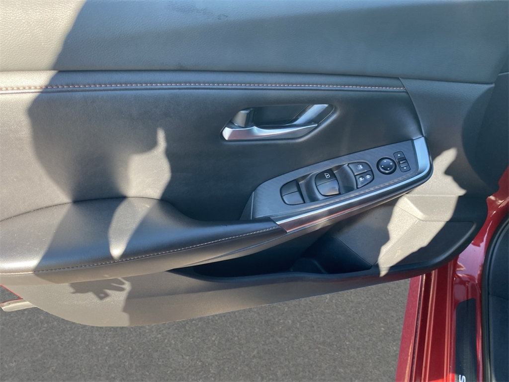 2022 Nissan Sentra SR photo 9