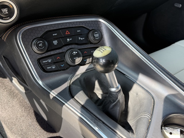2015 Dodge Challenger SXT Plus photo 19