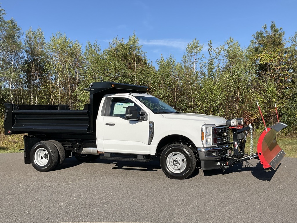 2025 Ford F-350 Super Duty Chassis Cab XL's photo