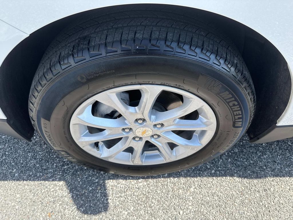2021 Chevrolet Equinox LT photo 9