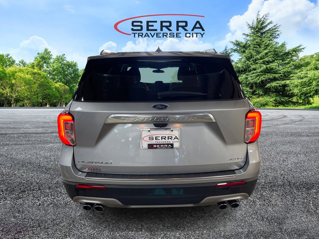 2022 Ford Explorer Platinum photo 2