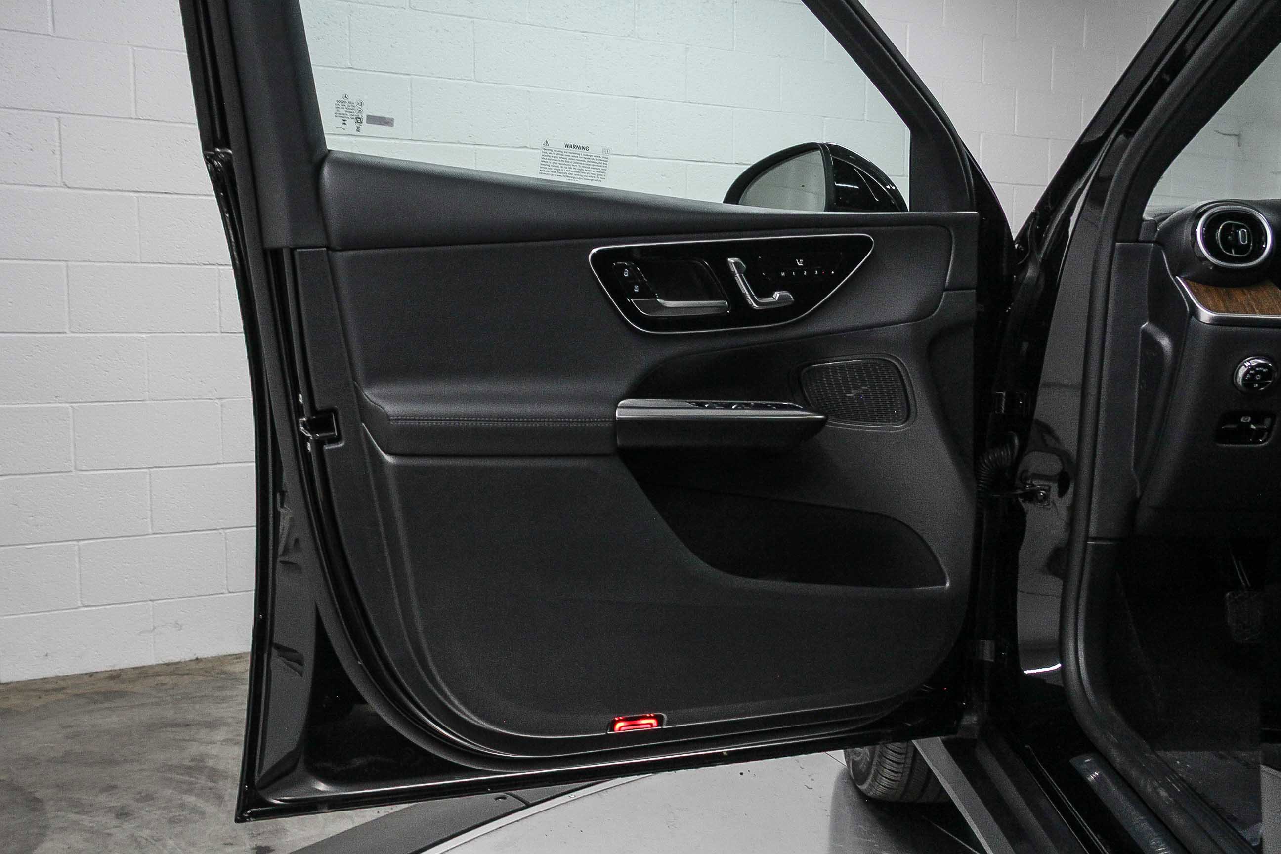 2025 Mercedes Benz GLC 300 photo 20