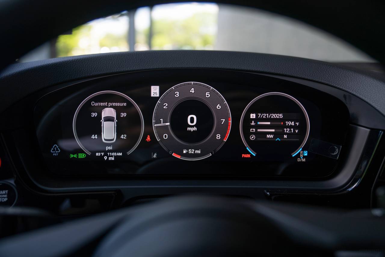 2025 Porsche Cayenne S photo 17