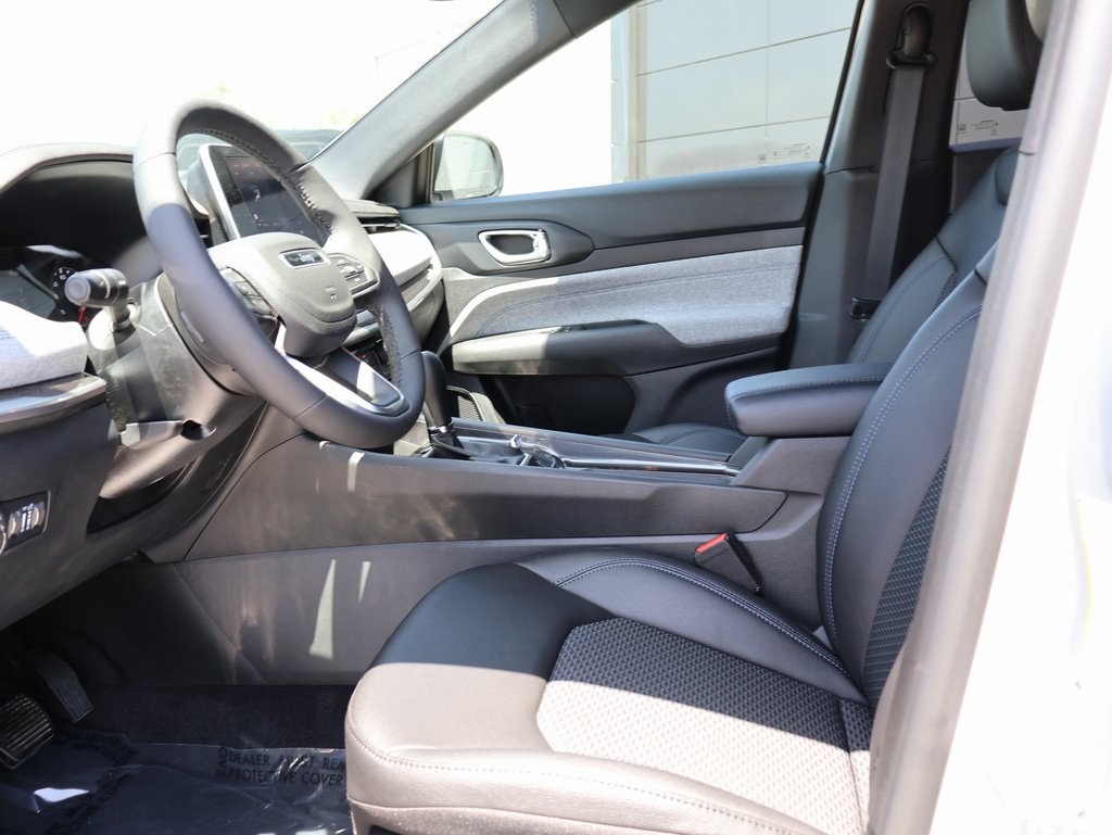 2025 Jeep Compass Latitude photo 21