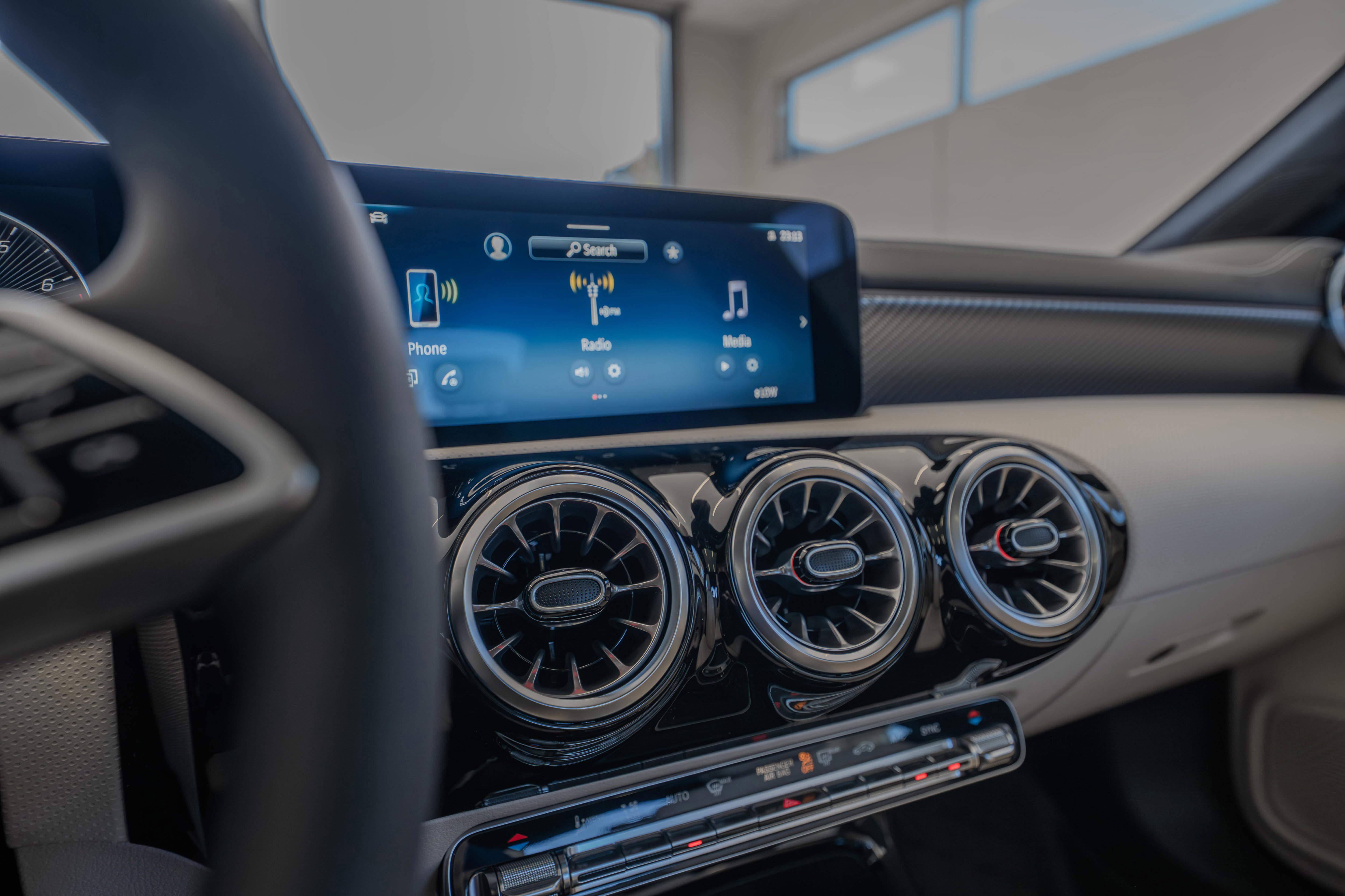 2025 Mercedes Benz CLA 250 4MATIC photo 7