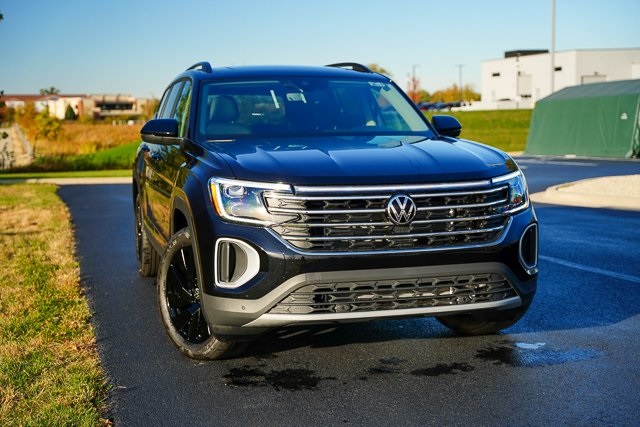 2026 Volkswagen Atlas SE Technology photo 3