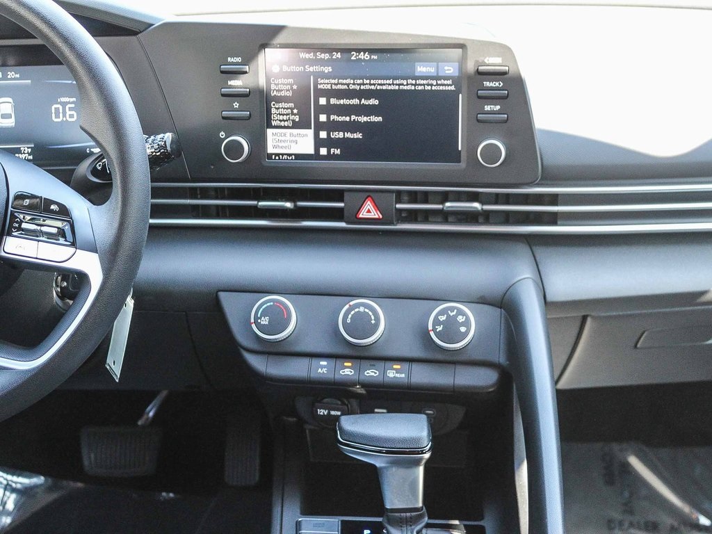 2025 Hyundai Elantra SE photo 13