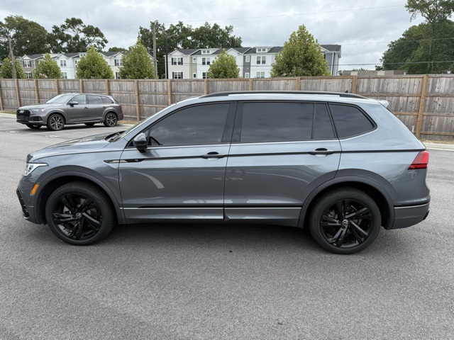2023 Volkswagen Tiguan SE R-Line Black photo 2