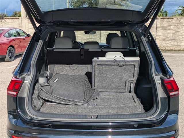 2023 Volkswagen Tiguan SE R-Line Black photo 13