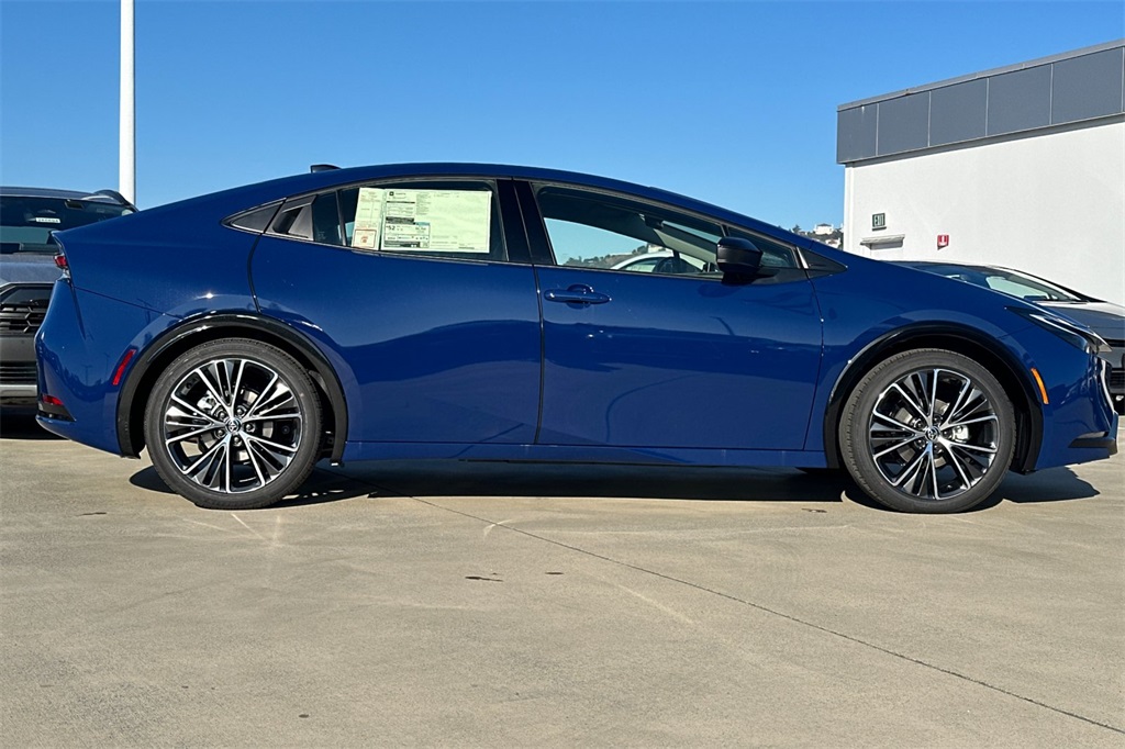 2026 Toyota Prius XLE photo 3