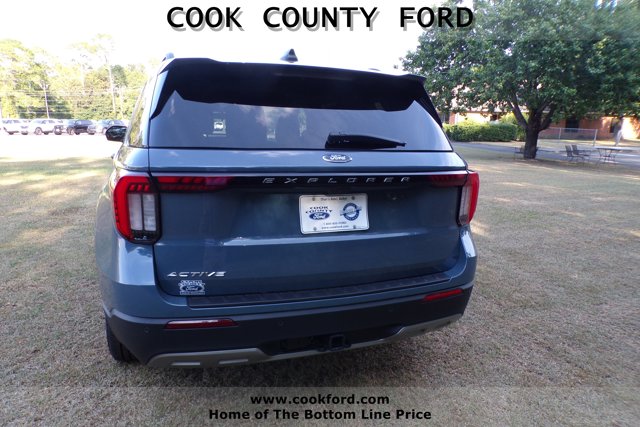 2025 Ford Explorer photo 6