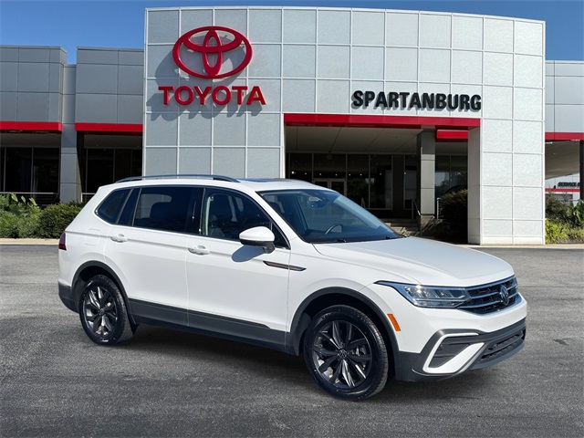 2022 Volkswagen Tiguan SE's photo