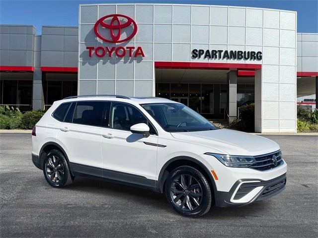 2022 Volkswagen Tiguan SE's photo