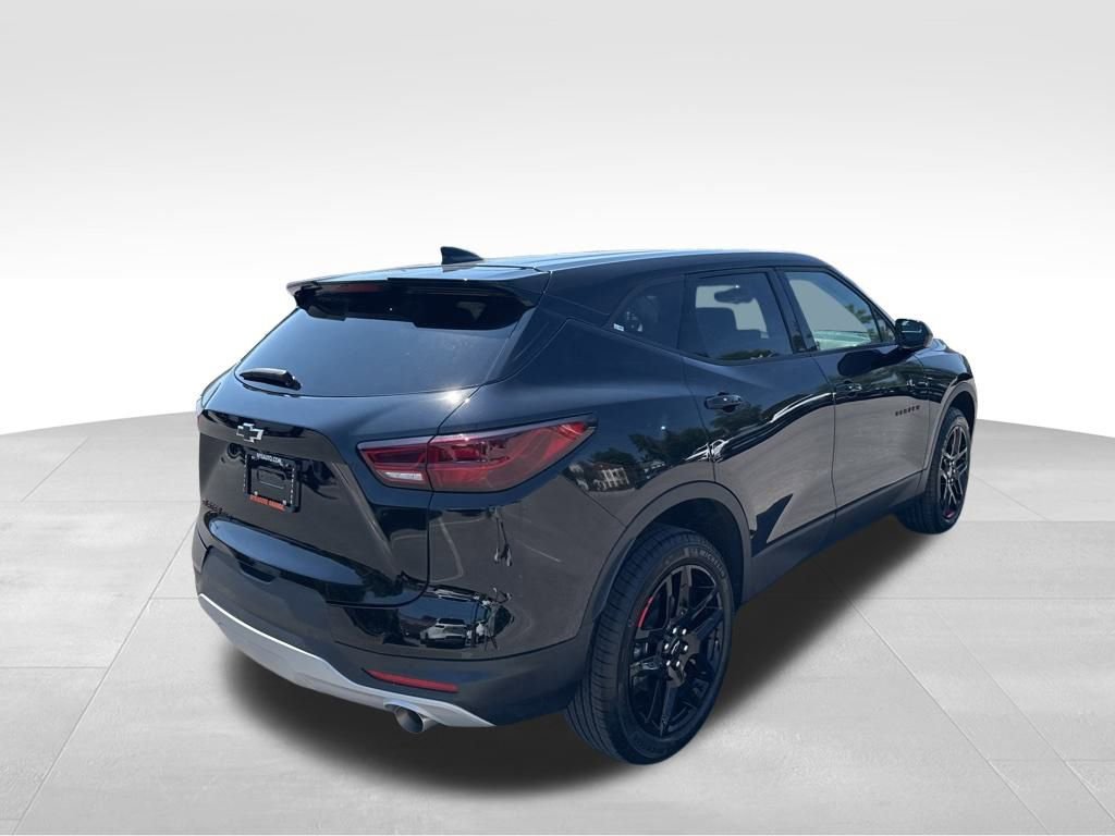 2025 Chevrolet Blazer 2LT photo 3