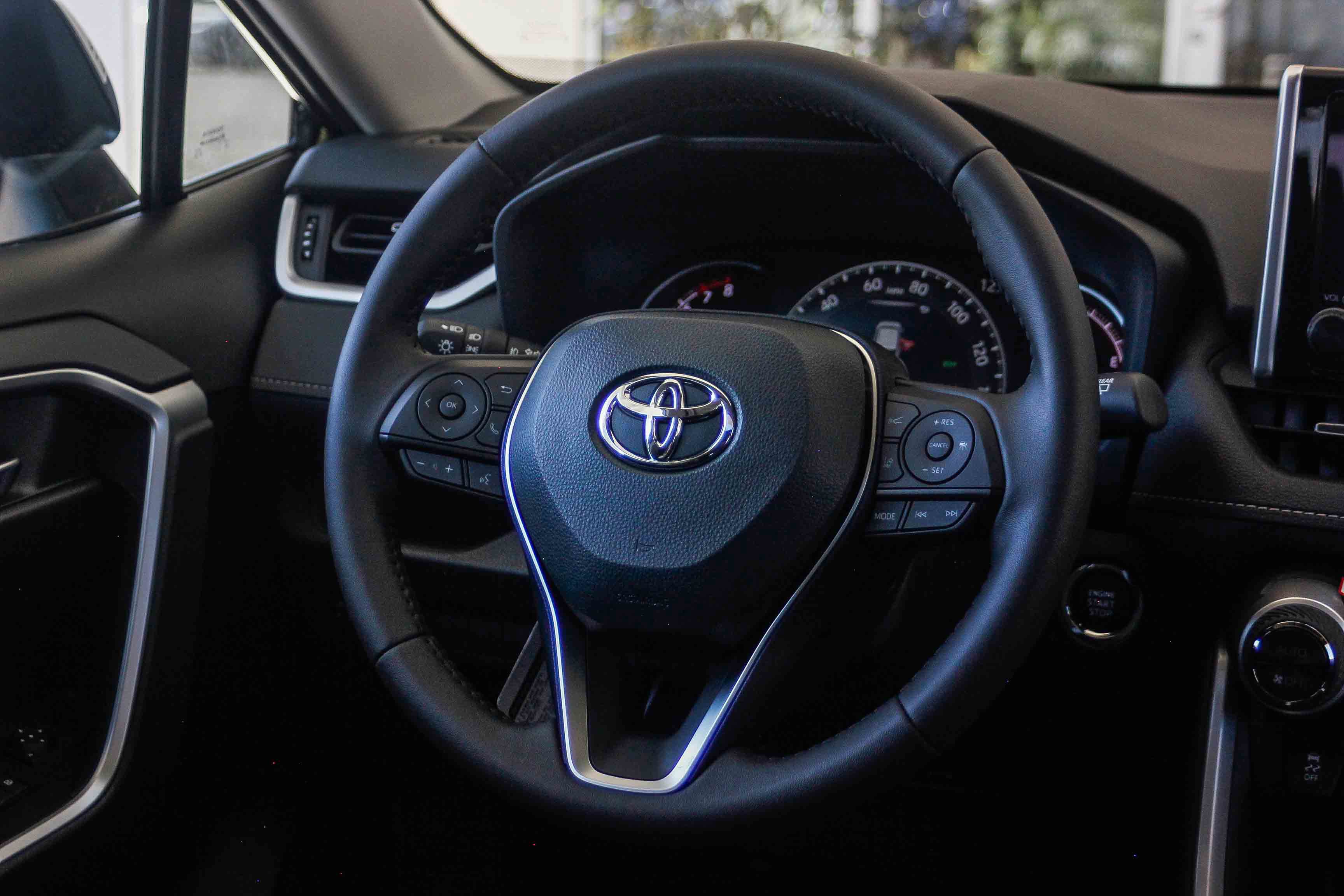2025 Toyota RAV4 XLE Premium photo 15