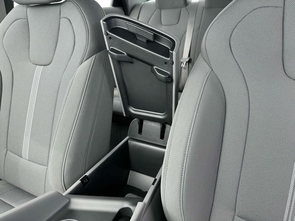 2025 Hyundai Elantra SE photo 18