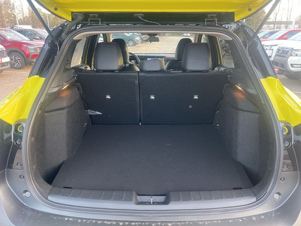 2025 Nissan Kicks SR photo 13