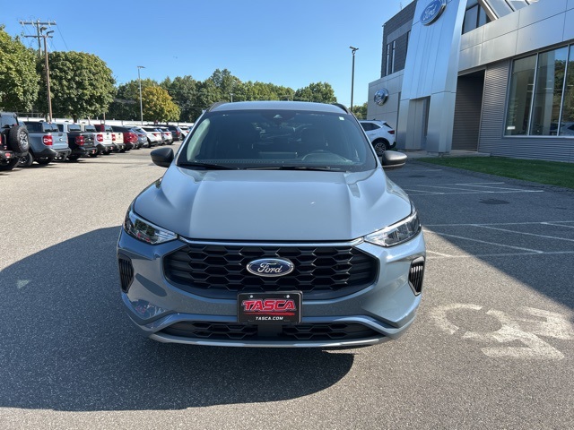 2023 Ford Escape ST-Line photo 2