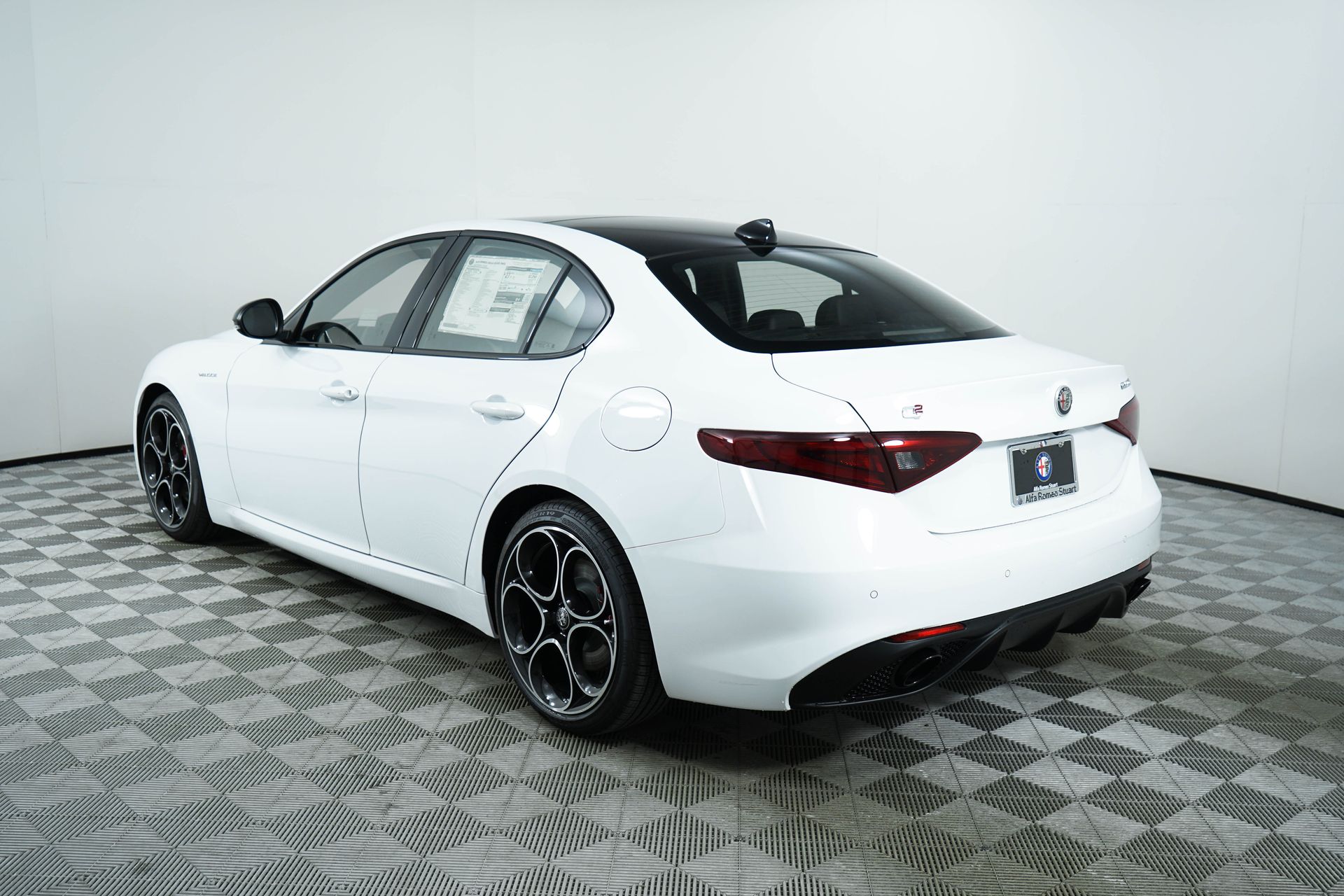 2023 Alfa Romeo Giulia Ti Veloce photo 5
