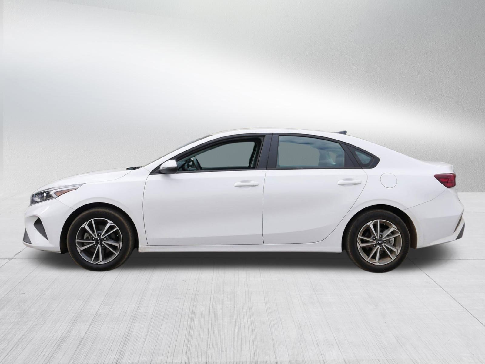 2022 Kia Forte LXS photo 4