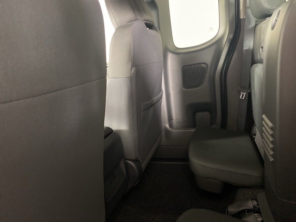 2025 Nissan Frontier SV photo 17