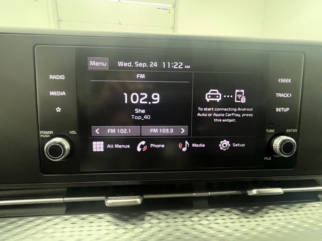 2024 Kia Carnival LX photo 21